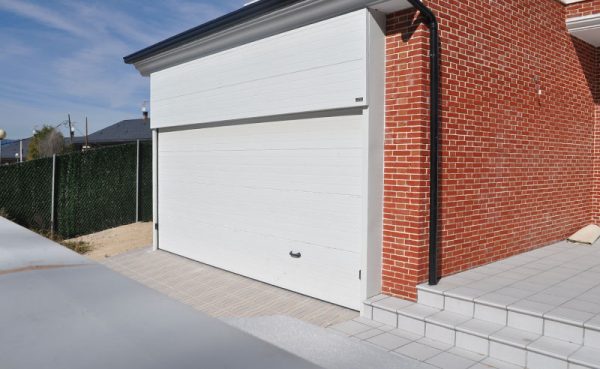 Puertas de Urbanizaciones y Garajes - Montajes La Valla | Especialistas